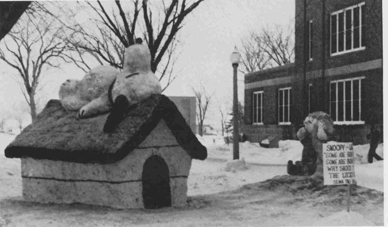 snoopy snow sculpture