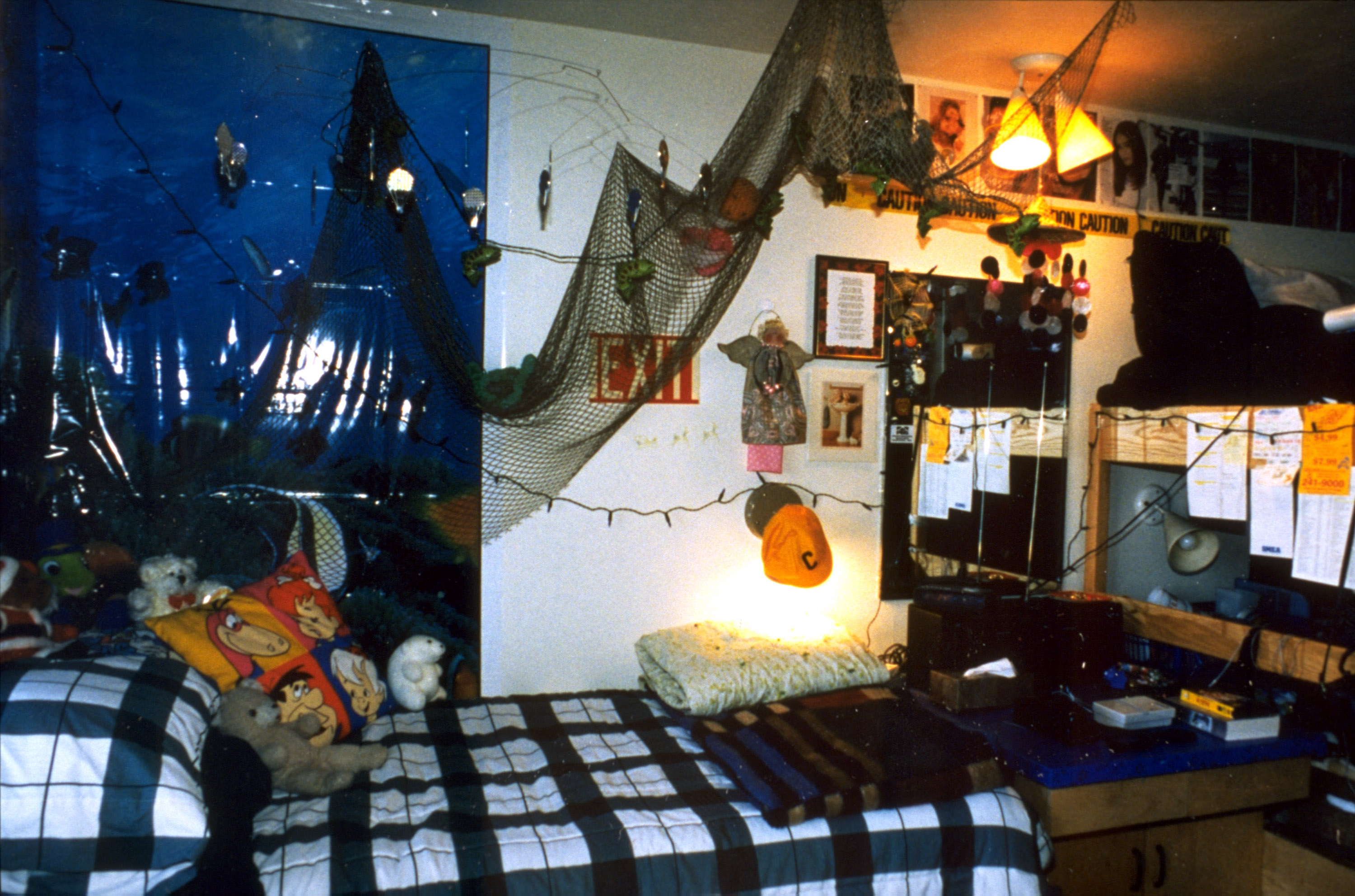 90s dorm room